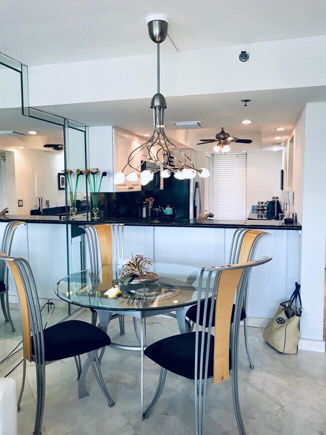 Foto del edificio - 2687 N Ocean Blvd