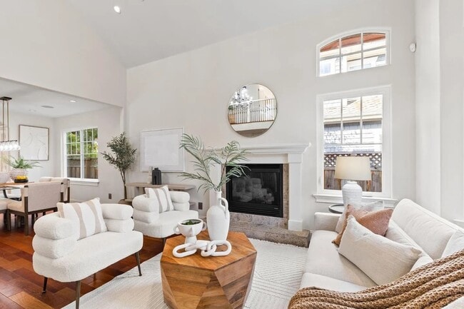 Building Photo - 2124 Oakley Ave
