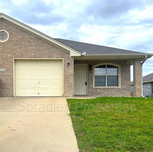 Building Photo - 5508B Luxor Dr