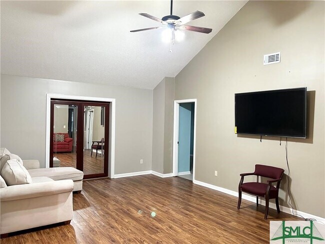 Foto del edificio - 867 Birchwood Ln
