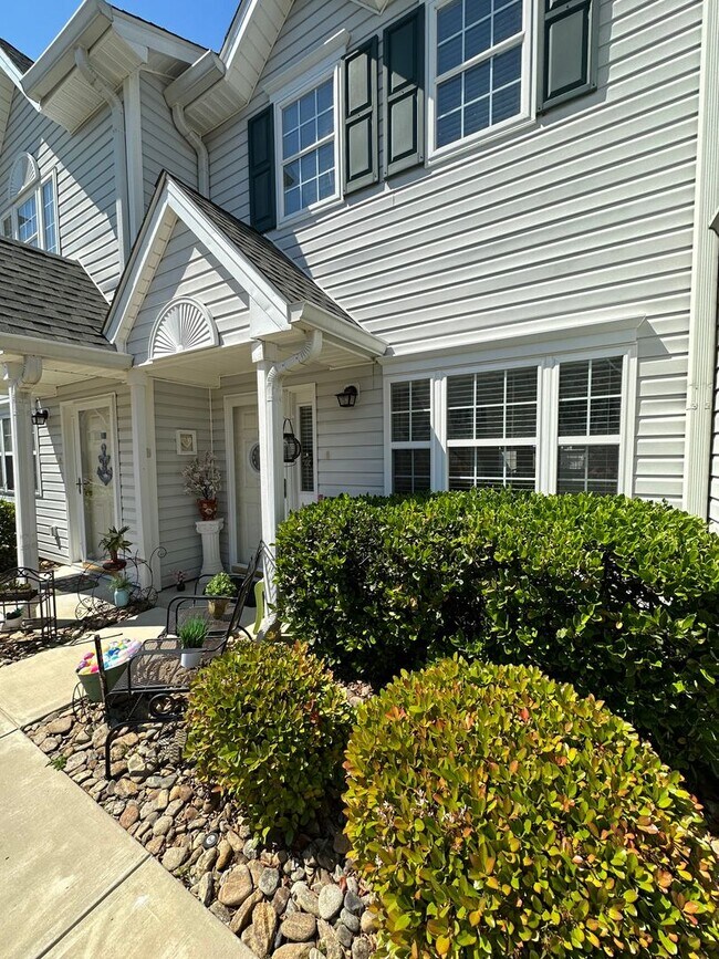Building Photo - Charming 2-Bedroom, 2.5-Bath Fully Furnish...