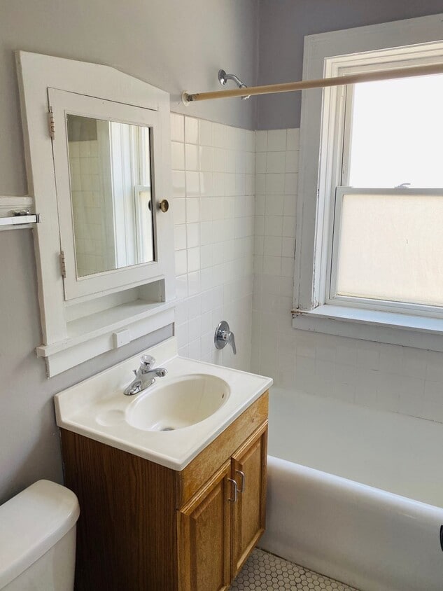 Building Photo - 1335 W Carmen Ave