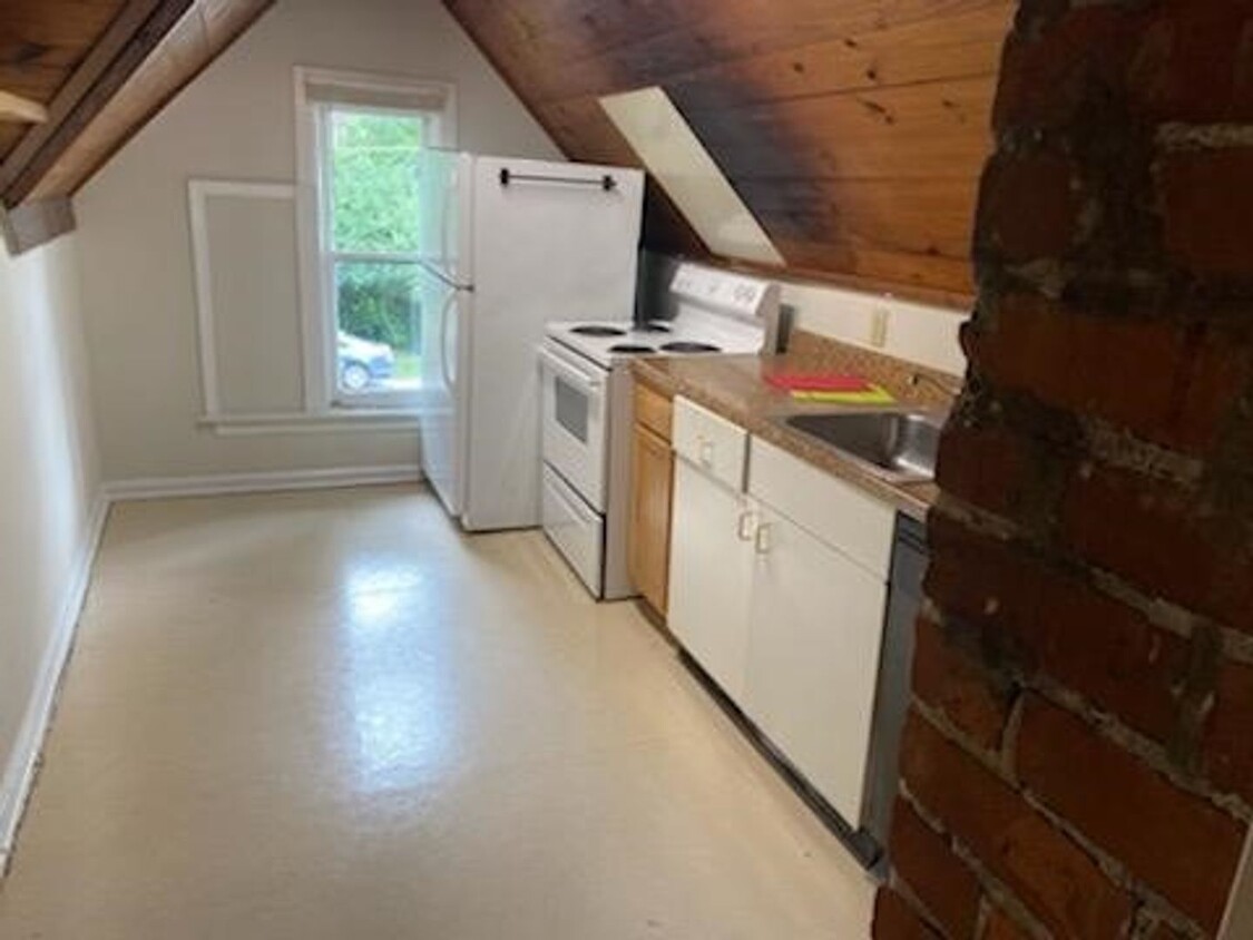 Primary Photo - Within Walking Distance to Campus!