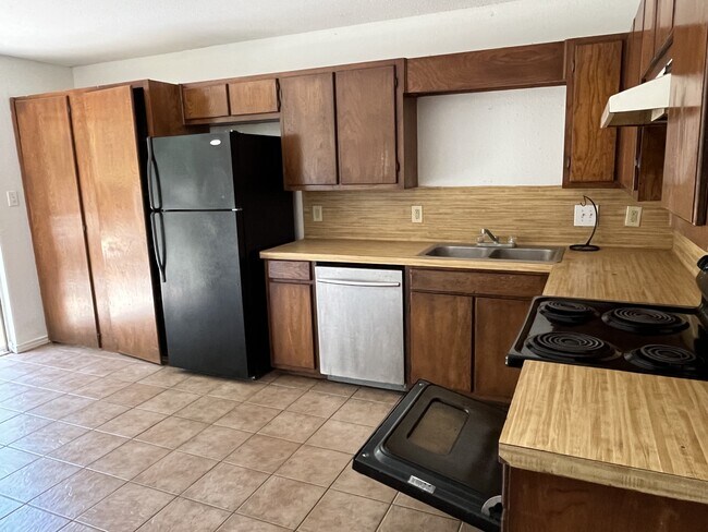 Building Photo - 206 Craddock Ave