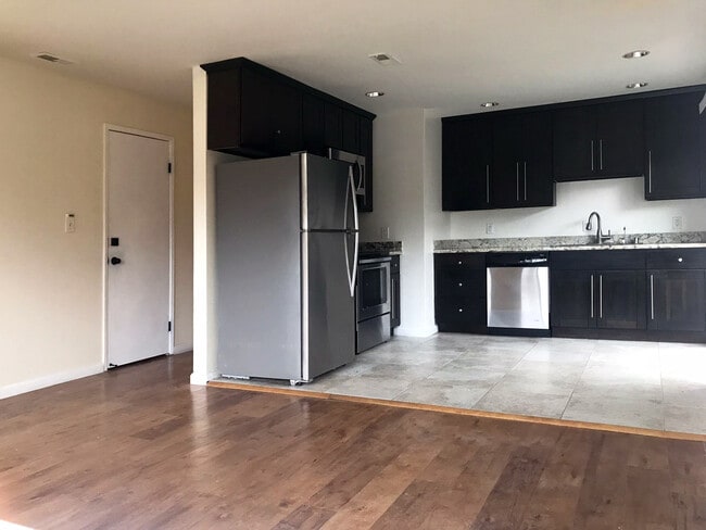 Building Photo - 1332 White Dr