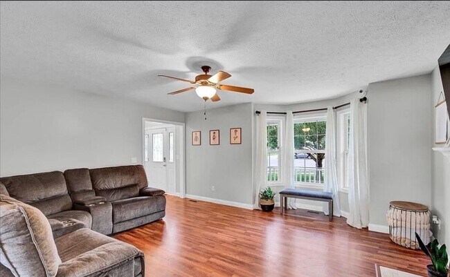 Building Photo - **For Keys in Hand ASAP - Inquire Within for Details**