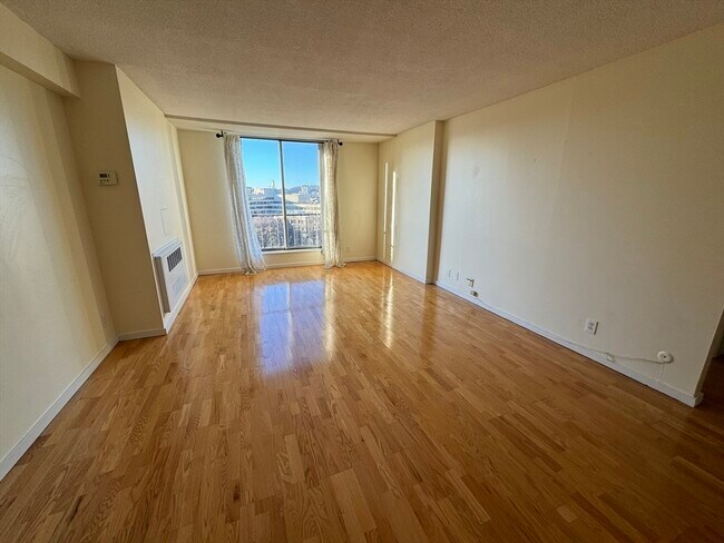 Foto del edificio - 33 Pond Ave