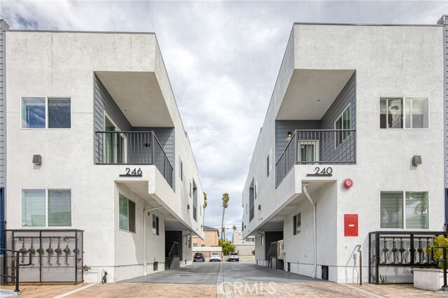 Building Photo - 240 N Catalina St