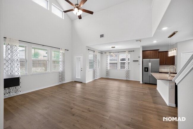 Foto del edificio - 7225 Raynor Pl