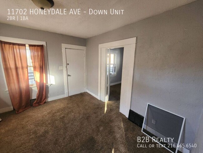 Foto del edificio - 11702 Honeydale Ave