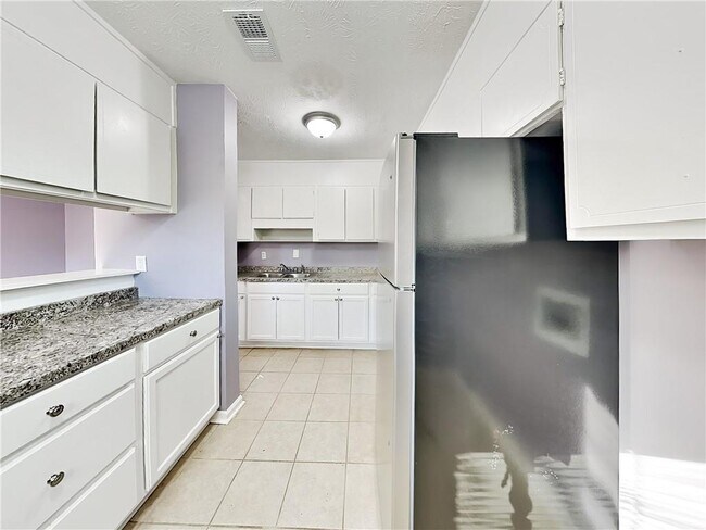 Building Photo - 1829 Whitehall Forest Ct SE