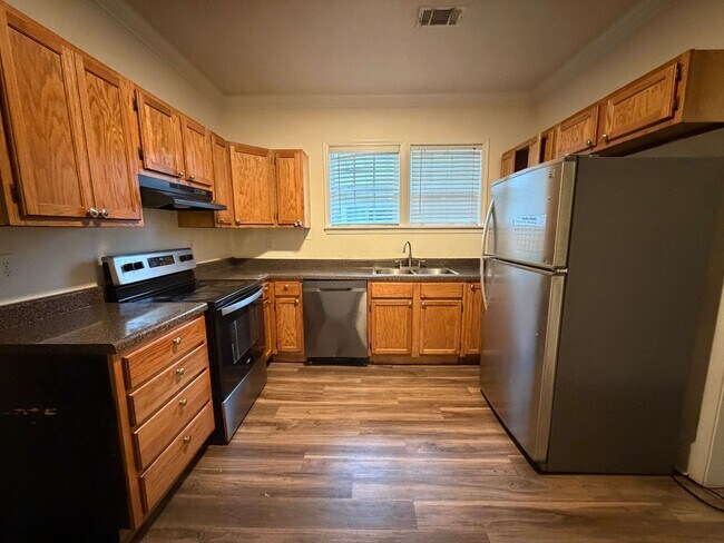 Foto del edificio - Beautiful Brick Home Minutes from Midtown, Crosstown, Rhodes College!!