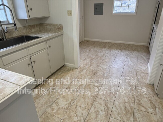 Building Photo - 148 Knollwood Dr