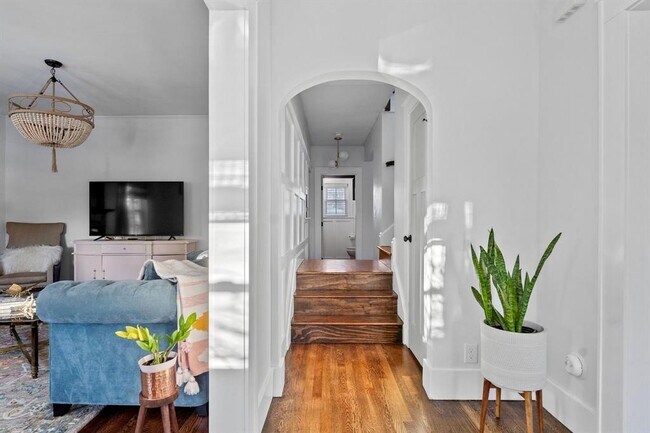 Building Photo - 13 Chapin St