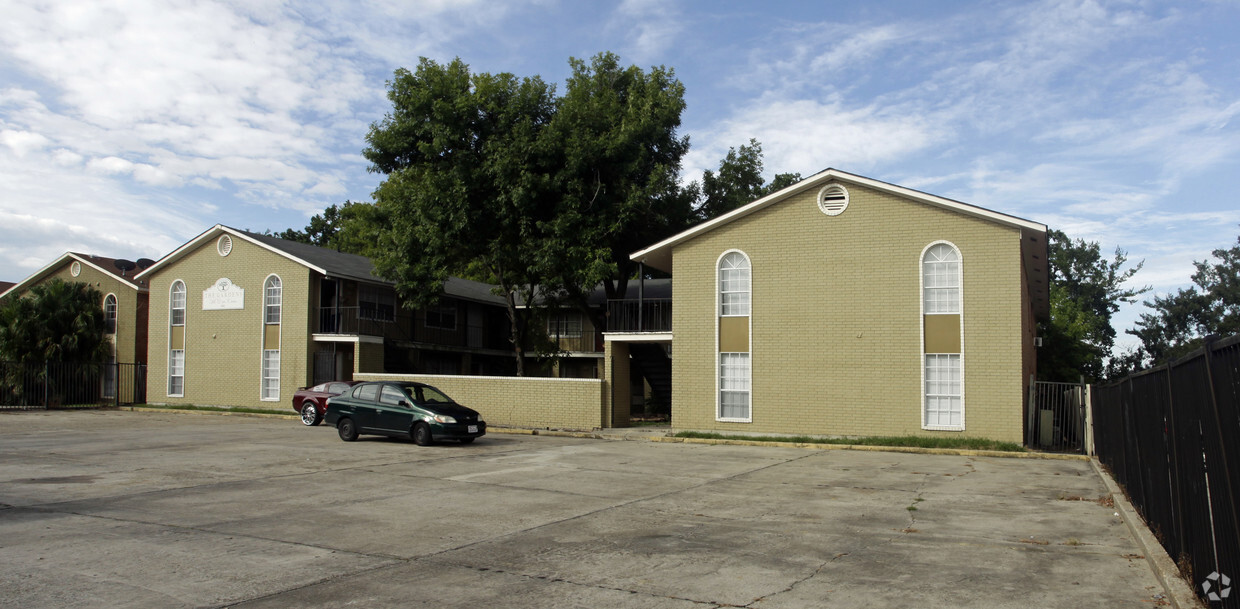 Building Photo - The Gardens Apartments