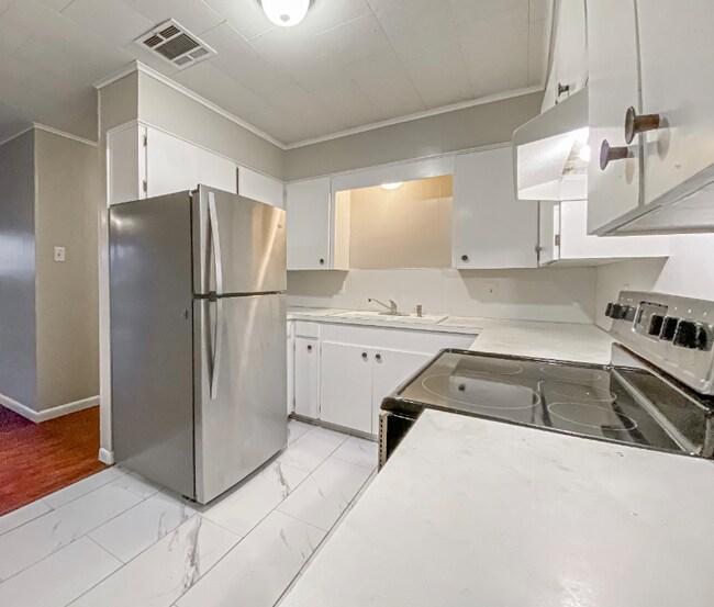 Building Photo - 706 Stubbs Ave