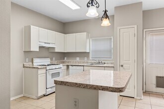 Building Photo - 16802 Pine Castle Dr