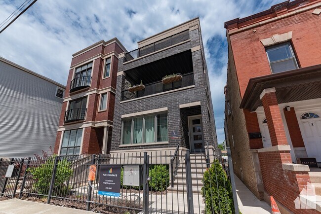 Foto del edificio - 3049 N Clybourn Ave
