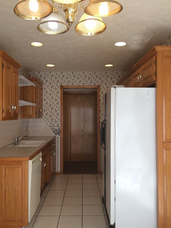 Building Photo - 2301 W Woodbury