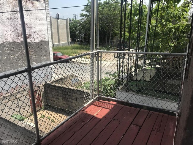 Building Photo - 3 br, 1 bath Townhome - 2616 McElderry St