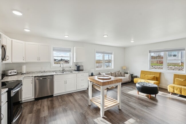 Building Photo - 504 W Prospect St