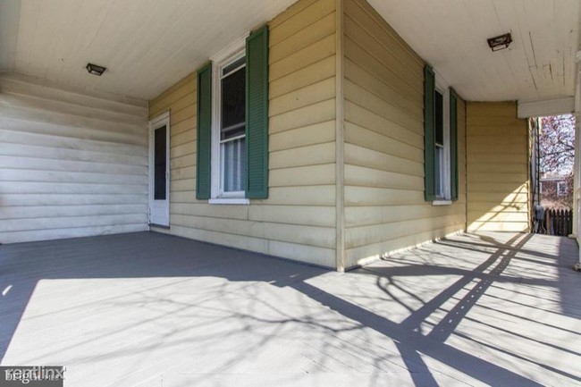 Building Photo - 6 br, 2 bath House - 125 New St