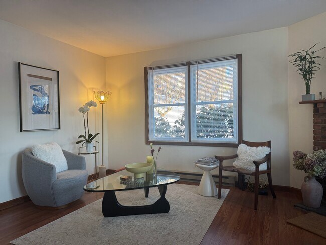 Foto del edificio - 83 Valley Dr