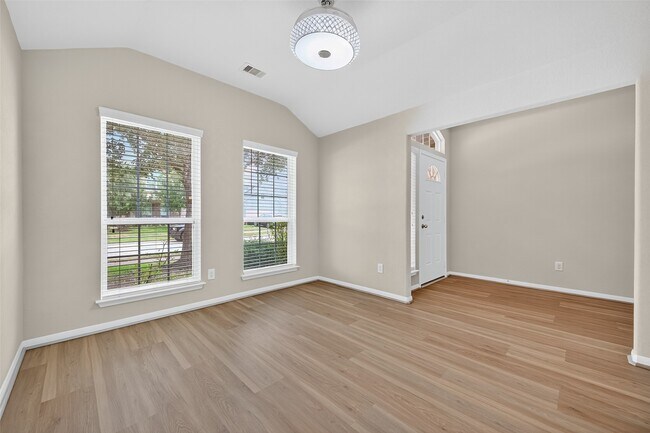 Foto del edificio - 3215 Wren Valley Trail