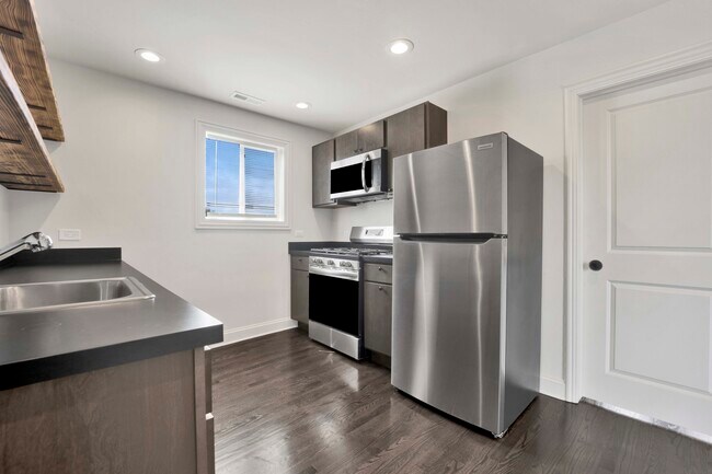Building Photo - 3125 North California-2F