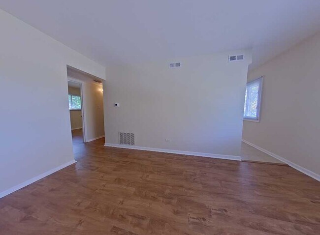 Building Photo - 213 Robson Dr