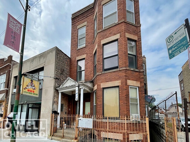 Building Photo - 2636 W Cermak Rd