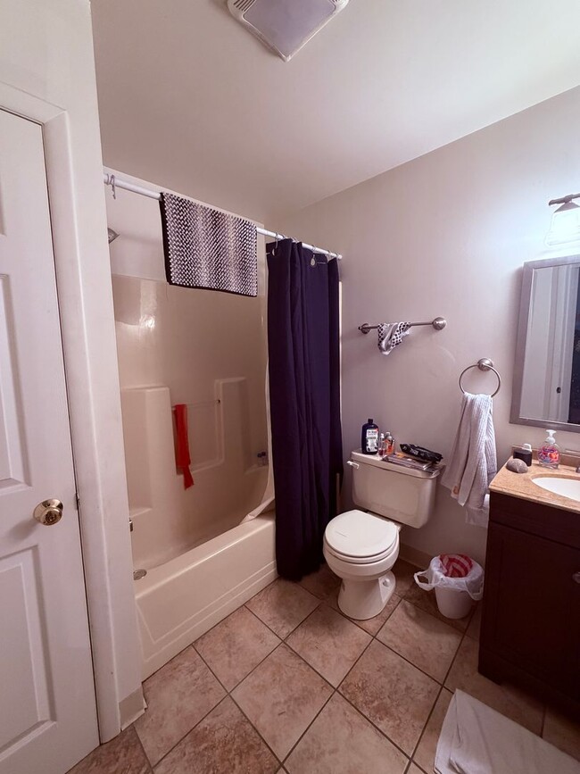 Building Photo - 1221 E Carson St