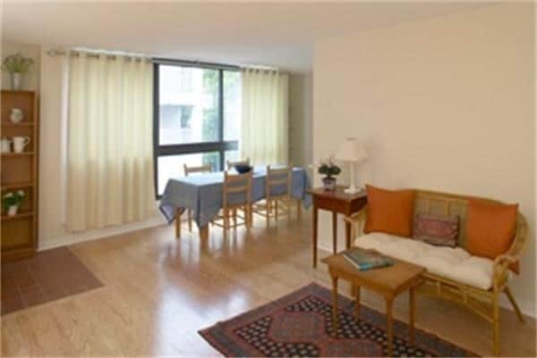 Foto principal - 104 Trowbridge St