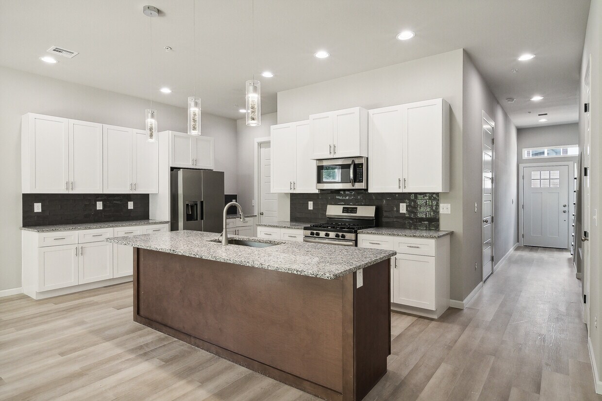 Foto principal - 7902 S 33rd West Ave