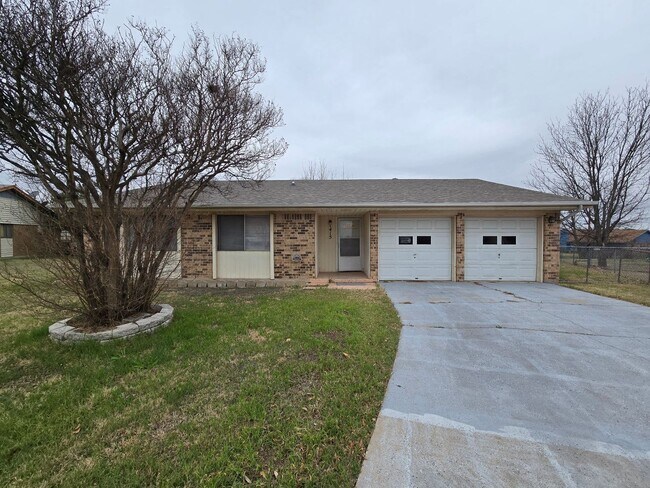 Building Photo - RENT REDUCTION - AVAILABLE NOW!