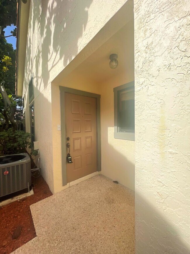 Photo - Spacious 3Bed/2.5Bath/Garage Home in Via V...