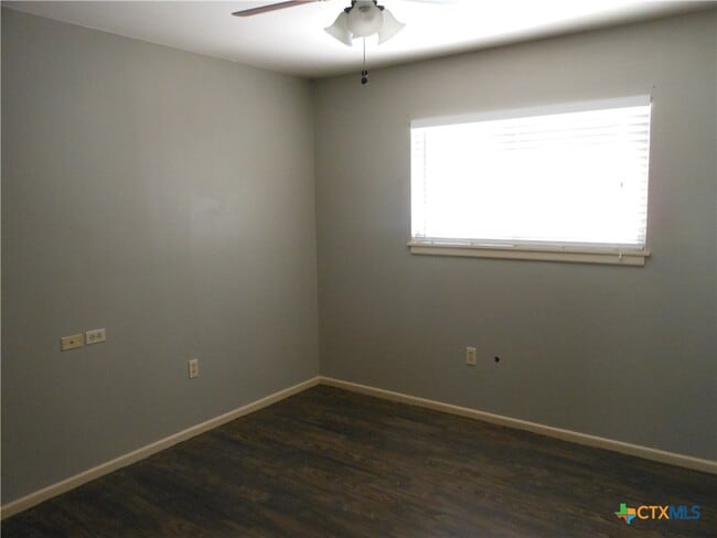 Building Photo - 1441 Robin Ln