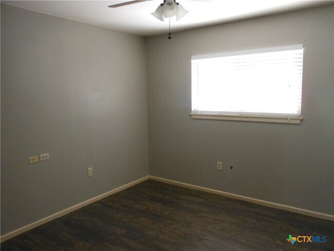 Foto del edificio - 1441 Robin Ln