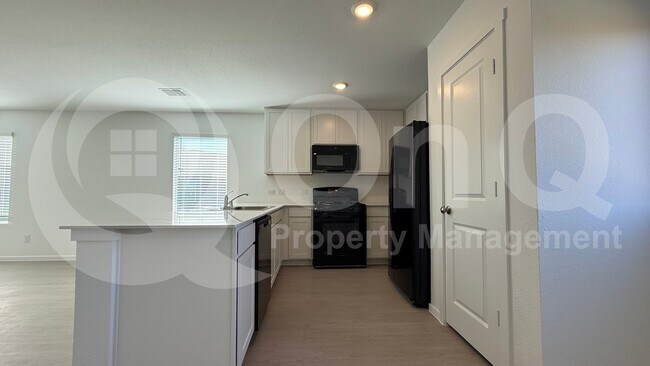 Foto del edificio - 7701 Rutherford Ln