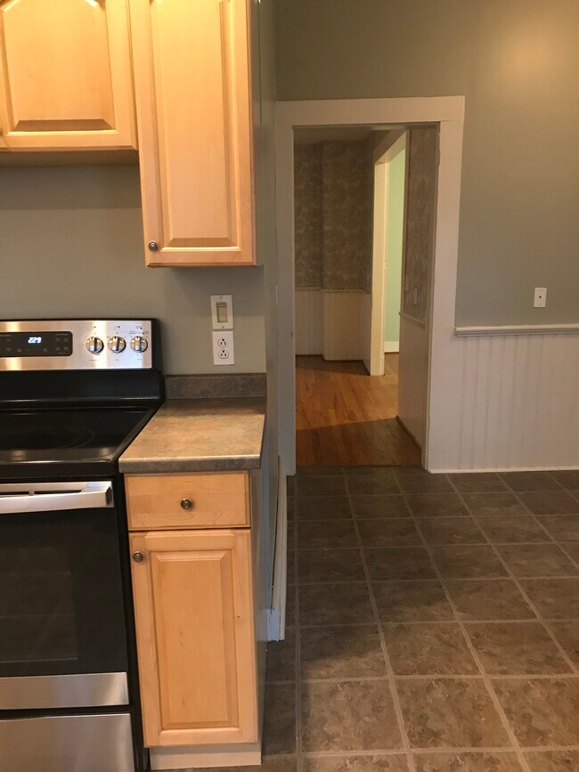 Kitchen looking west - 29 Garfield St