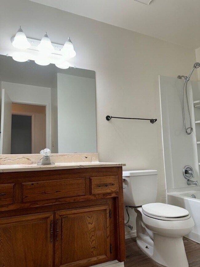 Foto del edificio - 3408 Kapral Way