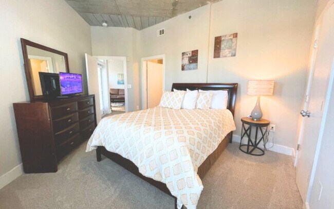 Foto del edificio - 705 Town Blvd