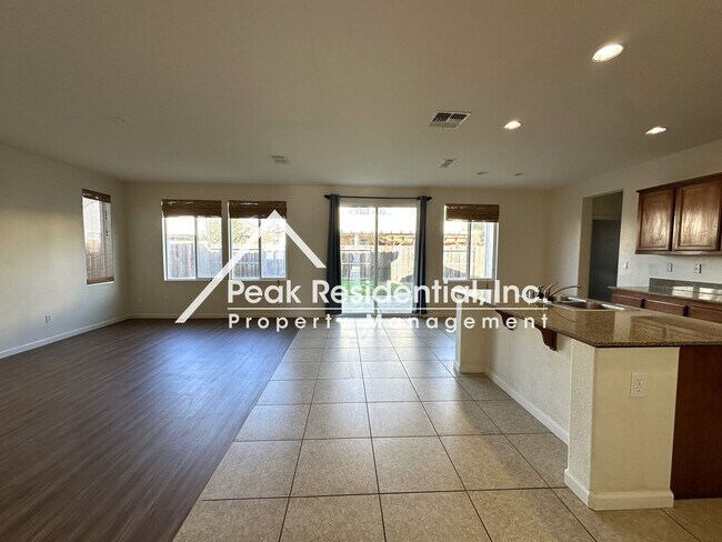 Foto del edificio - Spacious Marysville 5bd/3ba Home With Loft...