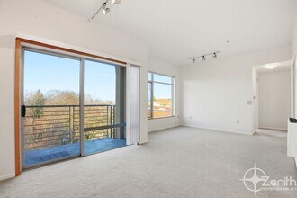 Building Photo - 701 Columbia St