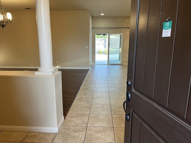 Building Photo - 10608 Montemar Dr