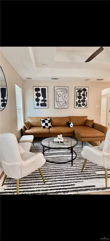 Foto del edificio - 14 Garden Dr