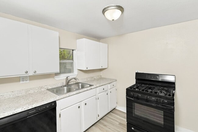 Building Photo - 3816 W 59th St