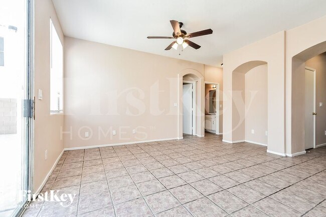 Foto del edificio - 5008 Sparkling Sky Ave