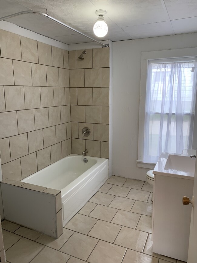 Foto del edificio - 208 E F St