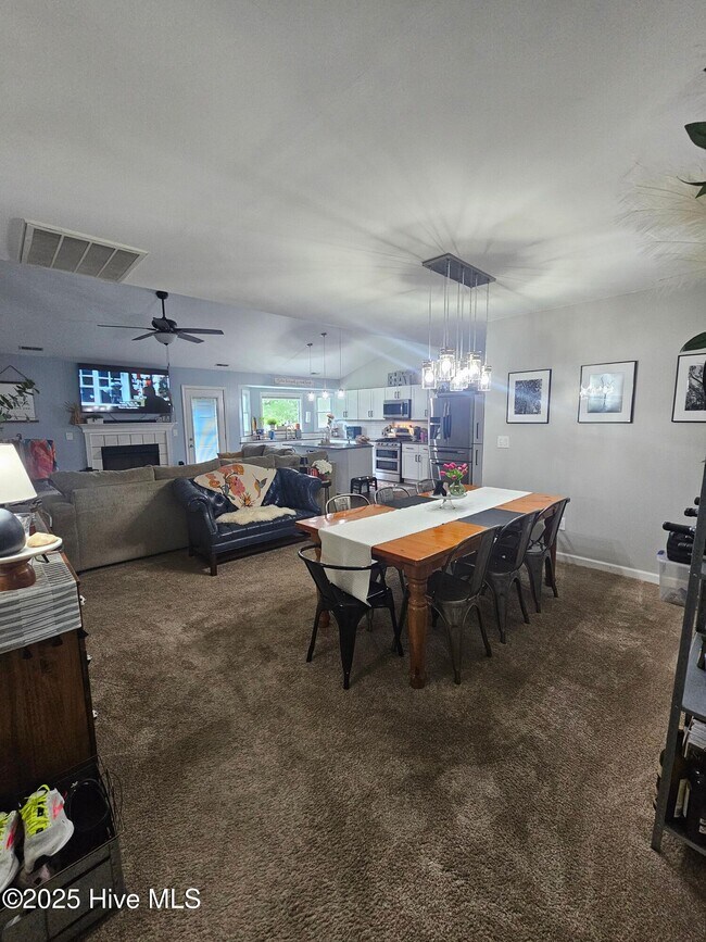 Foto del edificio - 403 Boysenberry Ln